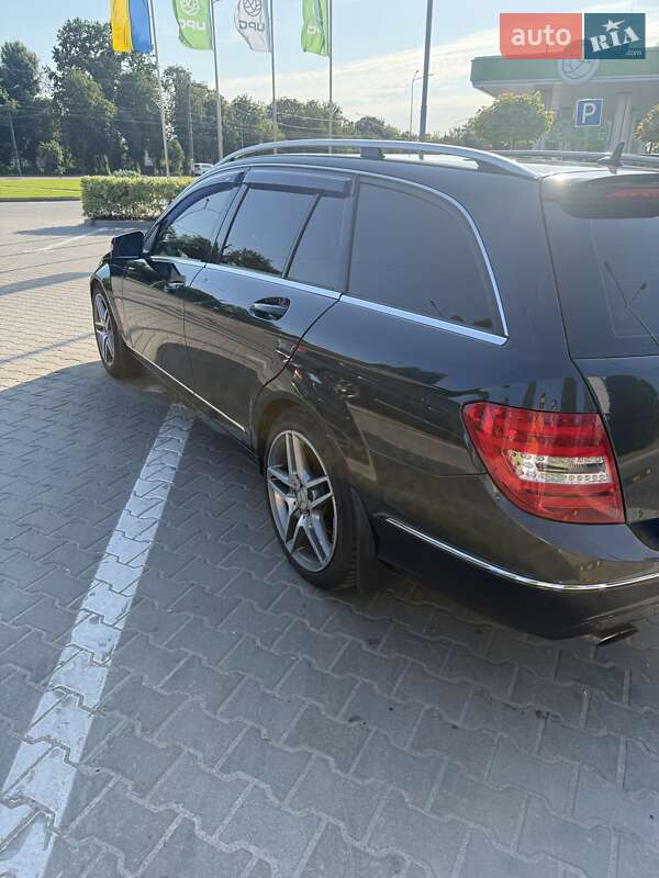 Универсал Mercedes-Benz C-Class 2011 в Житомире