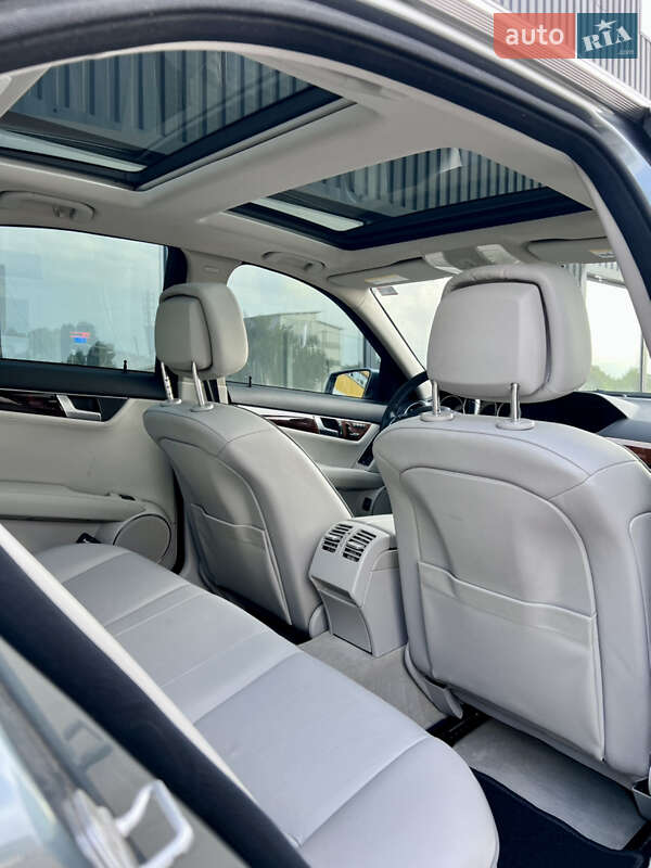 Седан Mercedes-Benz C-Class 2011 в Черкассах