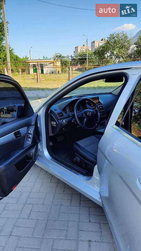 Седан Mercedes-Benz C-Class 2009 в Черкасах