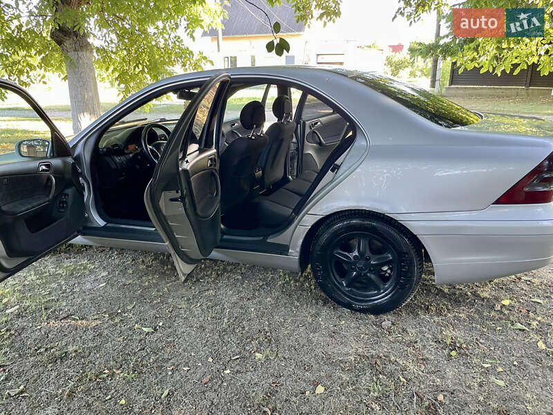 Седан Mercedes-Benz C-Class 2002 в Чернівцях