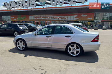 Седан Mercedes-Benz C-Class 2000 в Днепре