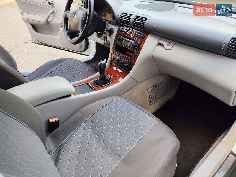 Універсал Mercedes-Benz C-Class 2003 в Кропивницькому