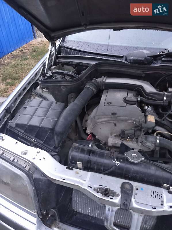 Седан Mercedes-Benz C-Class 1994 в Волочиске