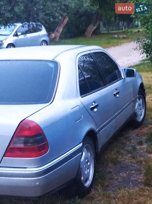 Седан Mercedes-Benz C-Class 1994 в Волочиске