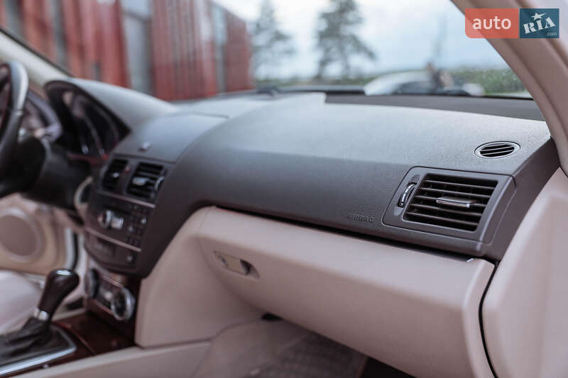 Седан Mercedes-Benz C-Class 2010 в Львове