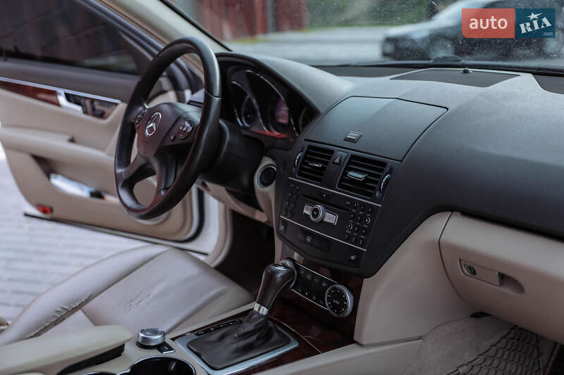 Седан Mercedes-Benz C-Class 2010 в Львове