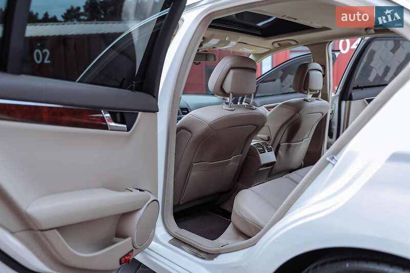 Седан Mercedes-Benz C-Class 2010 в Львове