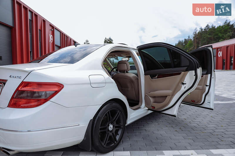 Седан Mercedes-Benz C-Class 2010 в Львове