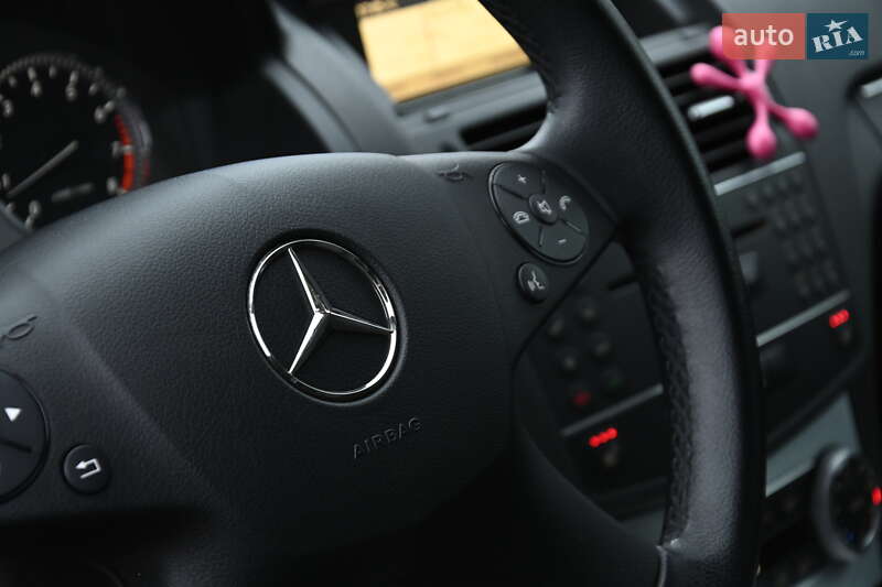 Седан Mercedes-Benz C-Class 2009 в Бердичеві