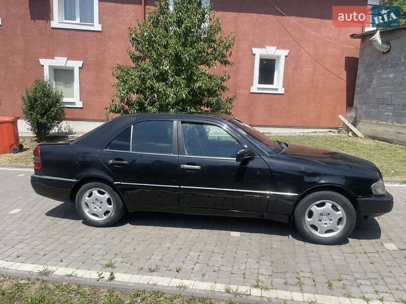 Седан Mercedes-Benz C-Class 1994 в Чернівцях