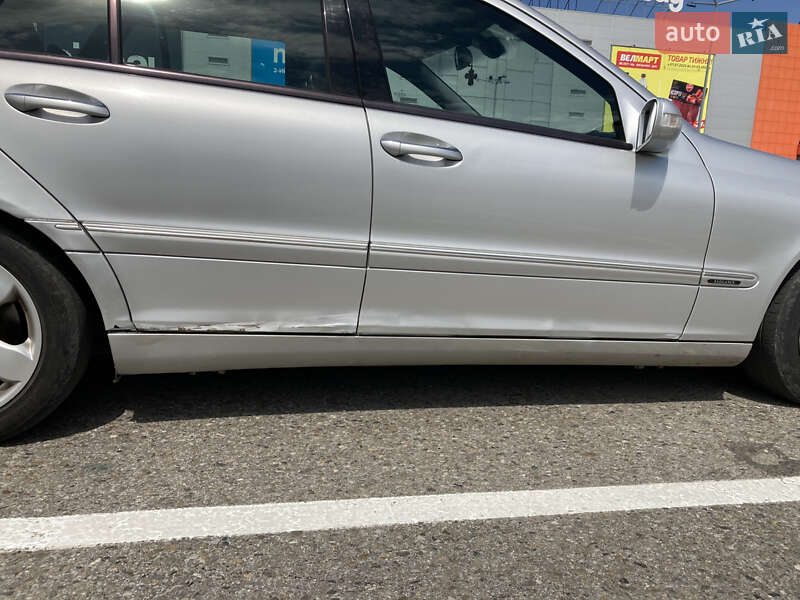 Універсал Mercedes-Benz C-Class 2003 в Чернівцях