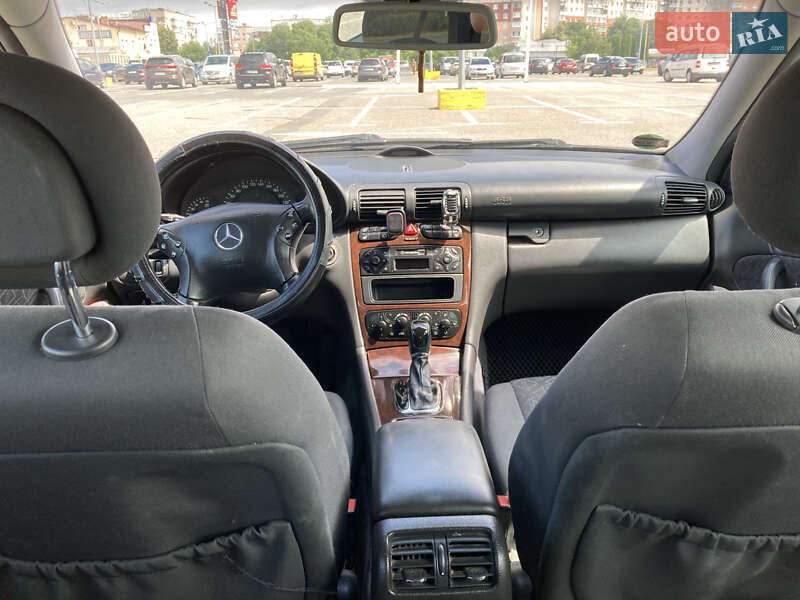 Універсал Mercedes-Benz C-Class 2003 в Чернівцях