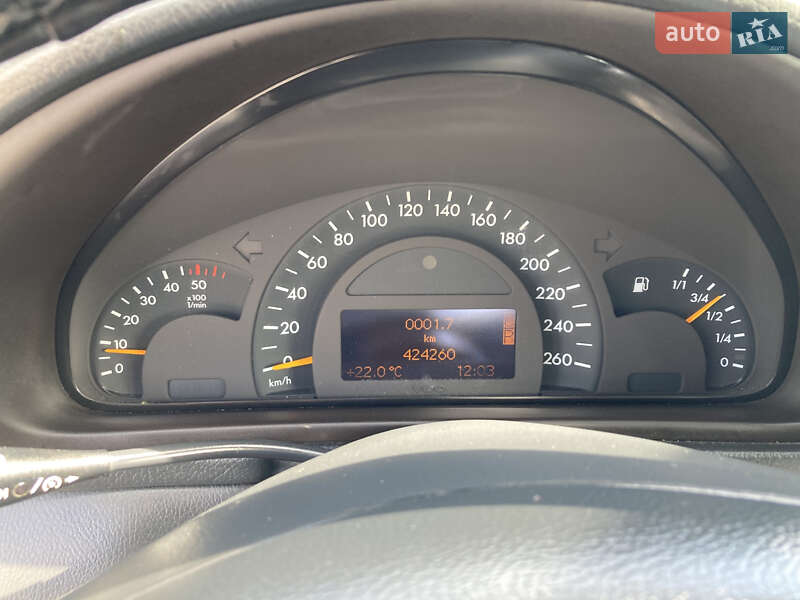 Універсал Mercedes-Benz C-Class 2003 в Чернівцях