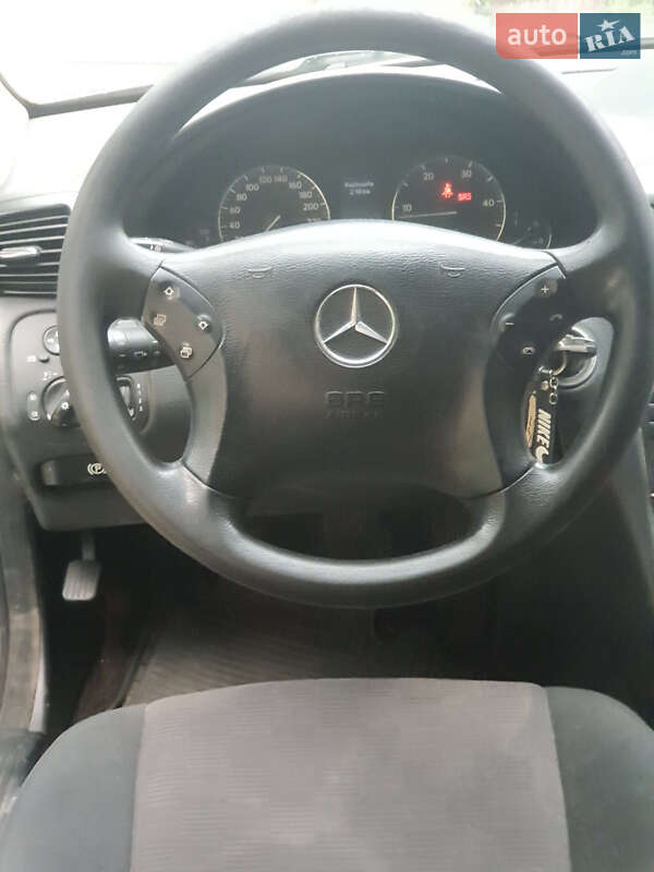 Універсал Mercedes-Benz C-Class 2004 в Сваляві