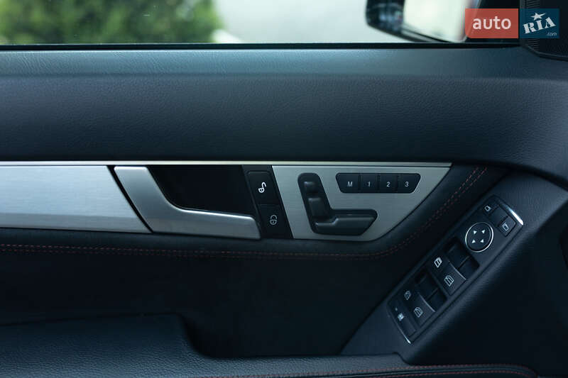 Седан Mercedes-Benz C-Class 2013 в Днепре