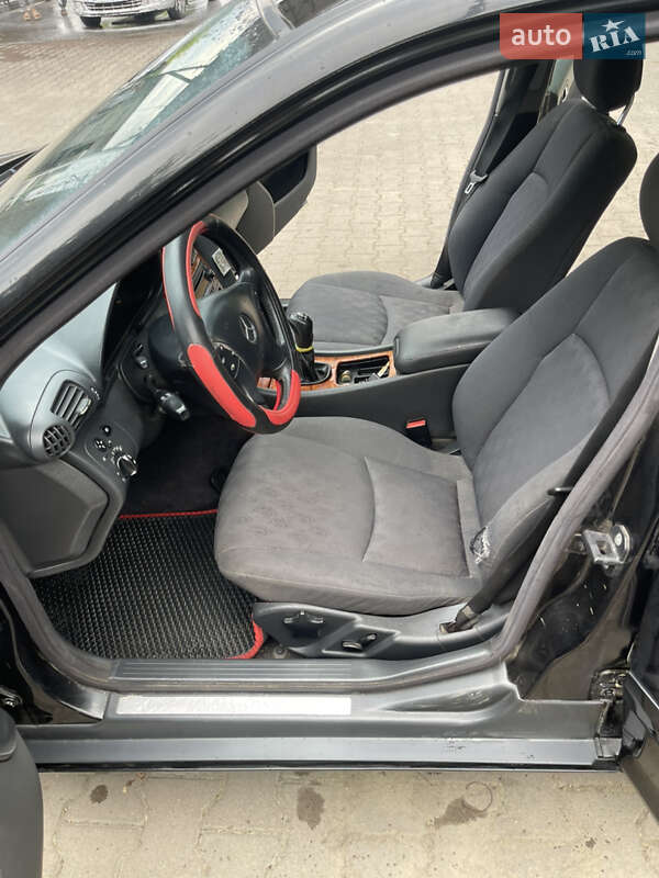 Универсал Mercedes-Benz C-Class 2002 в Черновцах