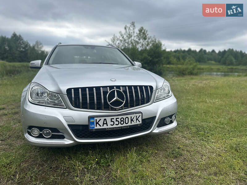 Універсал Mercedes-Benz C-Class 2011 в Києві