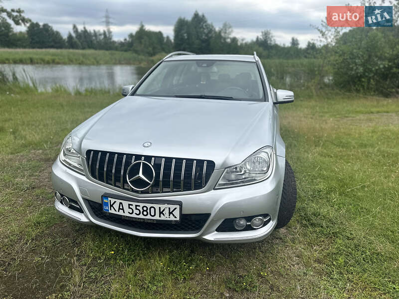 Універсал Mercedes-Benz C-Class 2011 в Києві