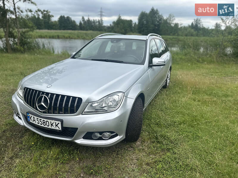 Універсал Mercedes-Benz C-Class 2011 в Києві