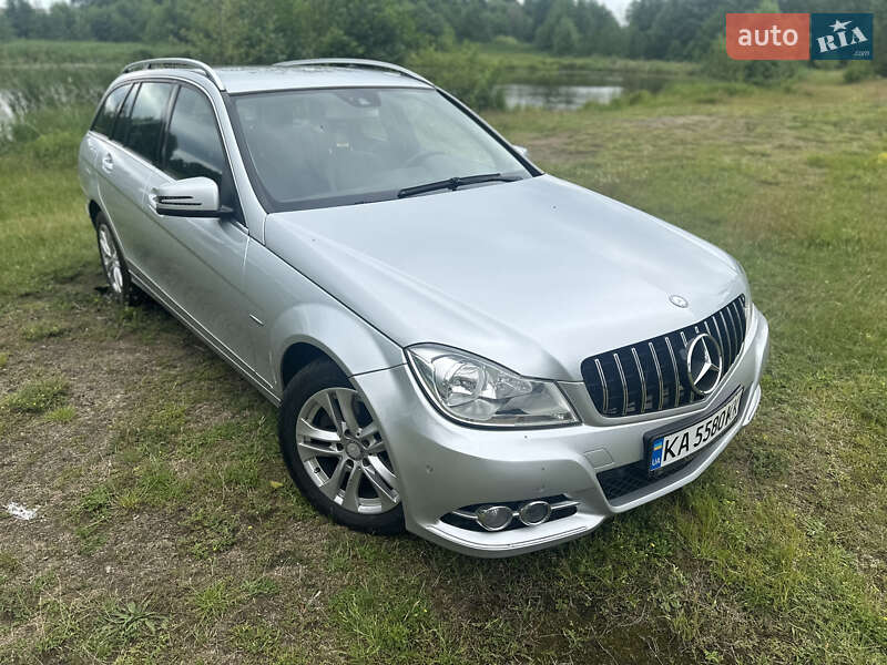 Універсал Mercedes-Benz C-Class 2011 в Києві