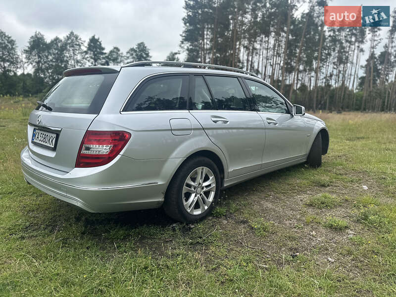 Універсал Mercedes-Benz C-Class 2011 в Києві