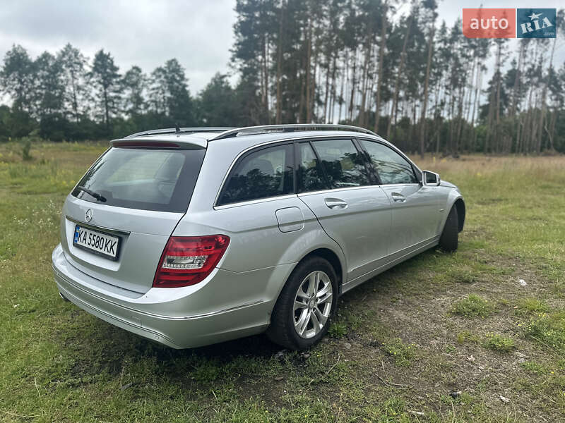 Універсал Mercedes-Benz C-Class 2011 в Києві