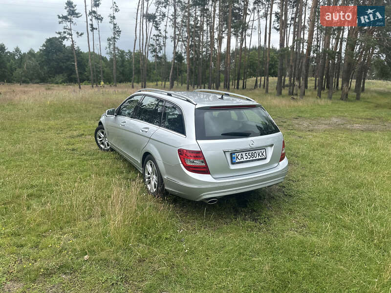 Універсал Mercedes-Benz C-Class 2011 в Києві