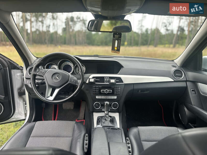 Універсал Mercedes-Benz C-Class 2011 в Києві
