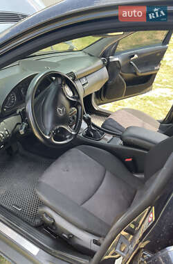 Универсал Mercedes-Benz C-Class 2004 в 