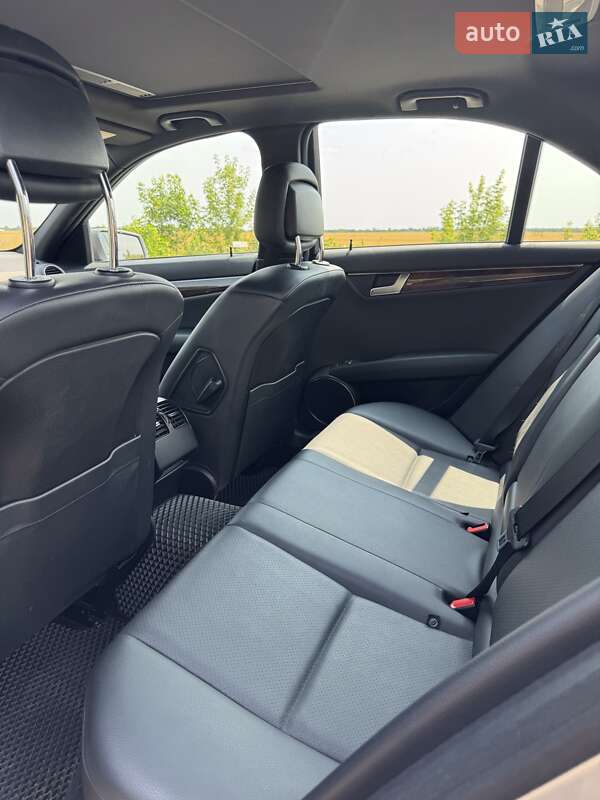 Седан Mercedes-Benz C-Class 2011 в Сумах