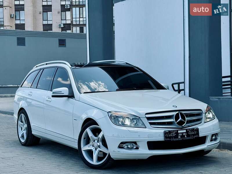 Універсал Mercedes-Benz C-Class 2009 в Києві