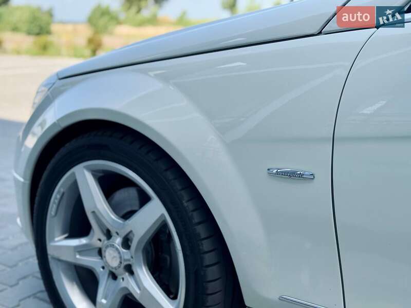 Універсал Mercedes-Benz C-Class 2009 в Києві