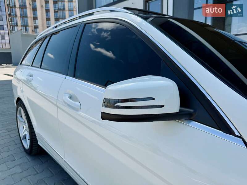 Універсал Mercedes-Benz C-Class 2009 в Києві