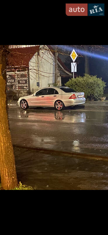 Седан Mercedes-Benz C-Class 2002 в Рава-Руській