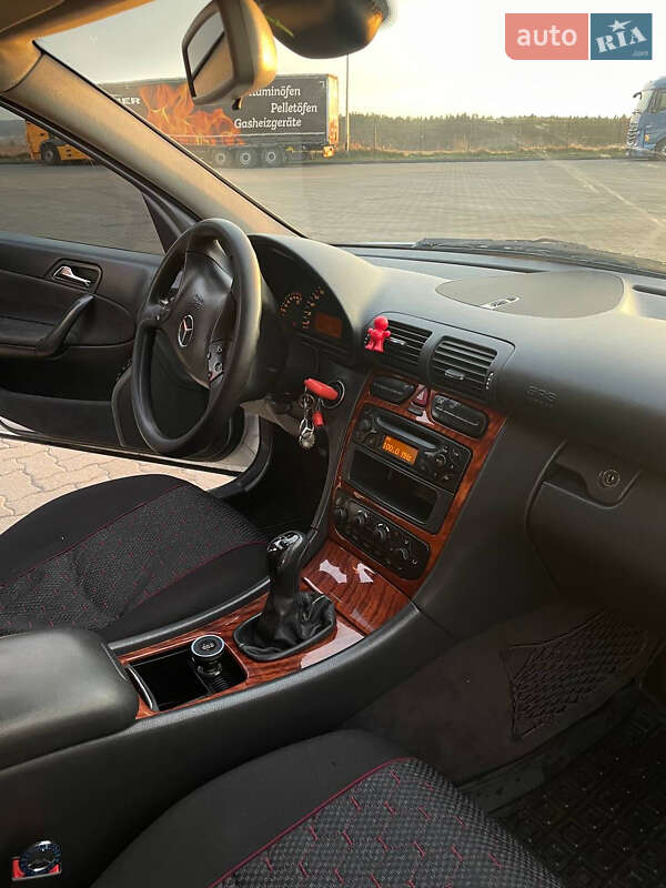 Седан Mercedes-Benz C-Class 2002 в Рава-Руській