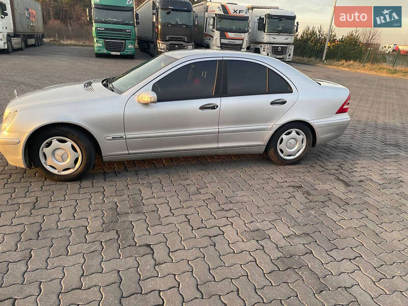 Седан Mercedes-Benz C-Class 2002 в Рава-Руській