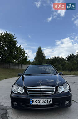 Универсал Mercedes-Benz C-Class 2006 в Вараше