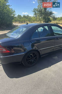 Седан Mercedes-Benz C-Class 2005 в 