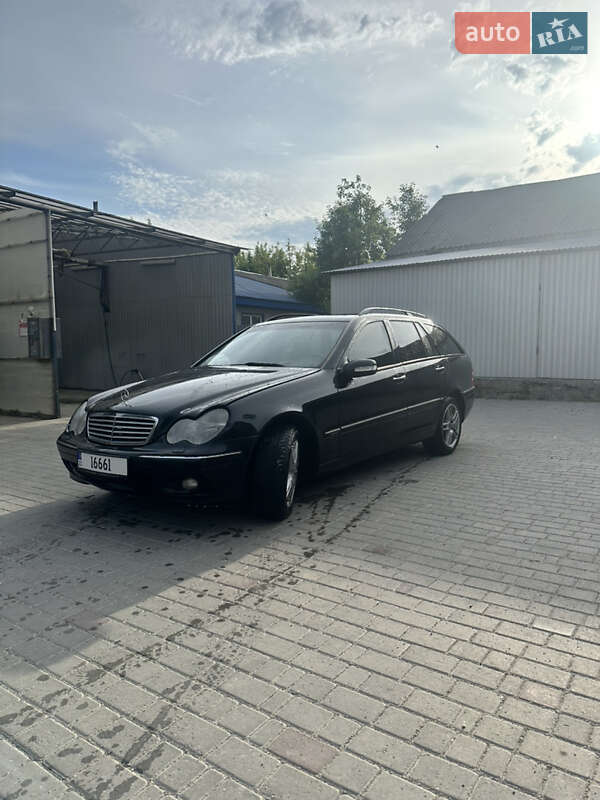 Универсал Mercedes-Benz C-Class 2004 в 