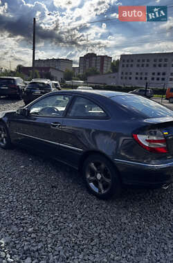 Купе Mercedes-Benz C-Class 2004 в 