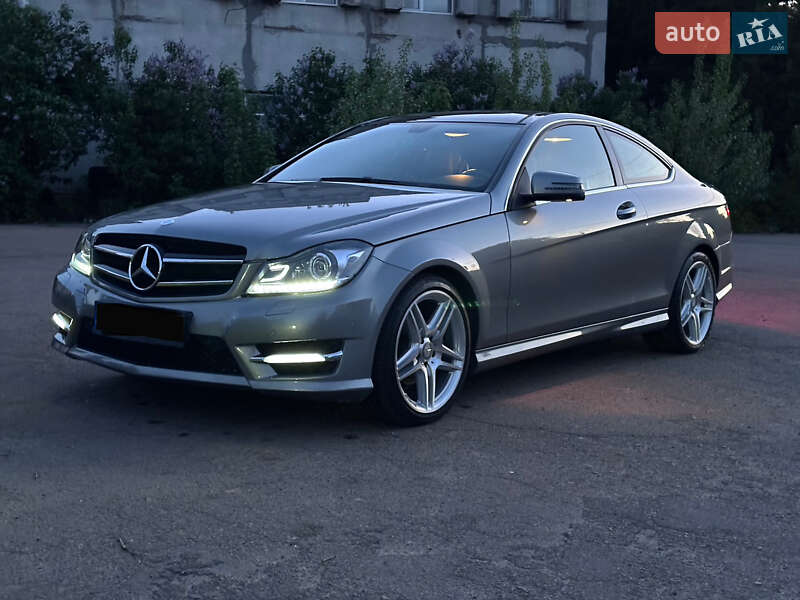 Купе Mercedes-Benz C-Class 2015 в 