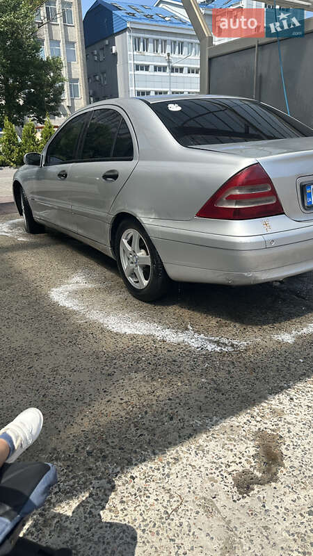 Седан Mercedes-Benz C-Class 2002 в Днепре