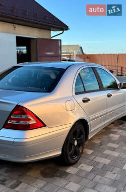 Седан Mercedes-Benz C-Class 2004 в Івано-Франківську