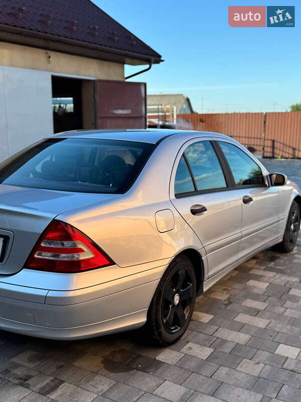 Седан Mercedes-Benz C-Class 2004 в Ивано-Франковске
