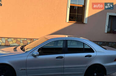 Седан Mercedes-Benz C-Class 2004 в Івано-Франківську