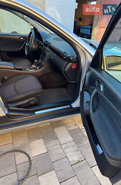 Седан Mercedes-Benz C-Class 2004 в Івано-Франківську