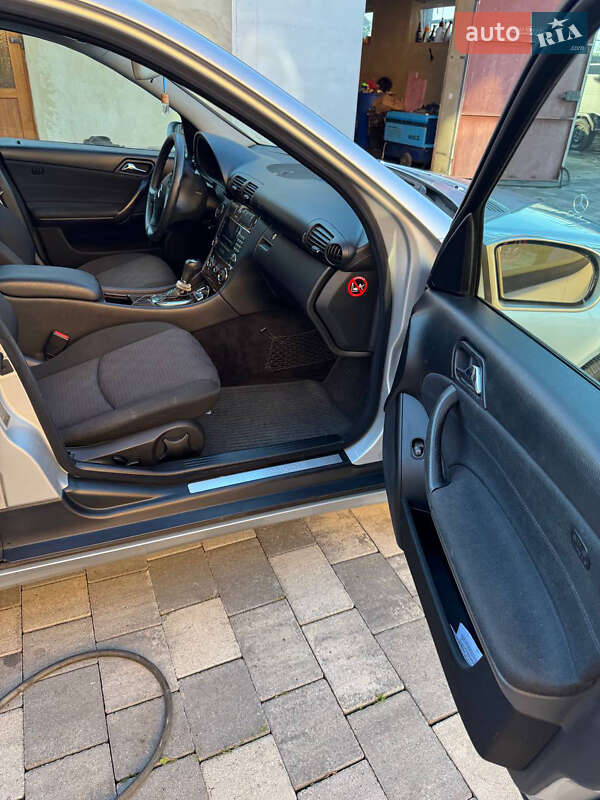 Седан Mercedes-Benz C-Class 2004 в Ивано-Франковске