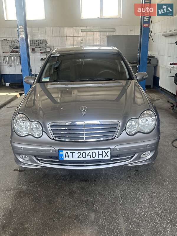 Mercedes-Benz C-Class 2004