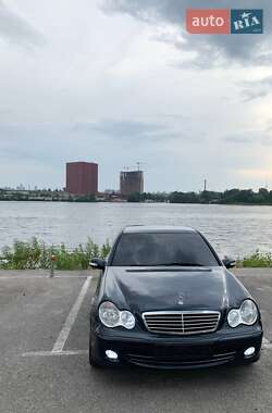 Седан Mercedes-Benz C-Class 2004 в Киеве