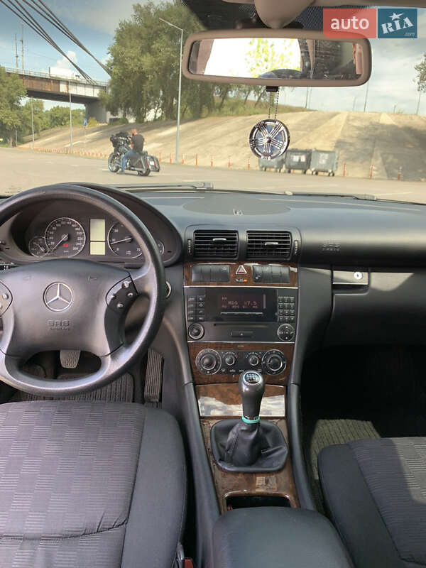Седан Mercedes-Benz C-Class 2004 в Киеве фото 9 Седан Mercedes-Benz C-Class 2004 в Киеве